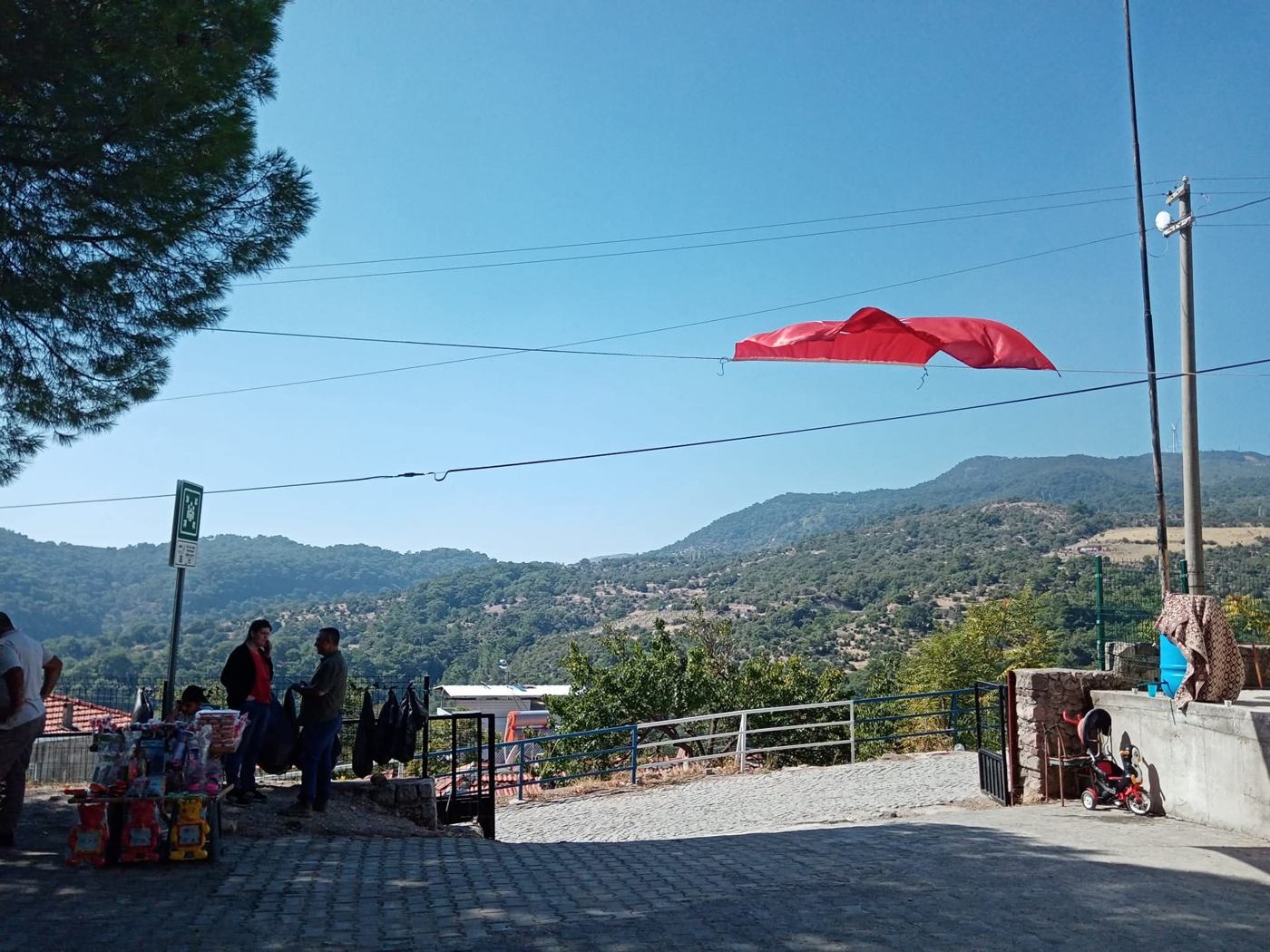 06 MAYIS 2026 ÇARŞAMBA GÜNÜ, BERGAMA YERLİTAHTACI KÖYÜNDEKİ HIDRELLEZ ETKİNLİĞİNE GENEL MERKEZ YÖNETİM KURULUNDAN HASAN İKİZ VE BERGAMA ŞUBEMİZ KATILIM SAĞLAMIŞTIR - Fotoğraf 1