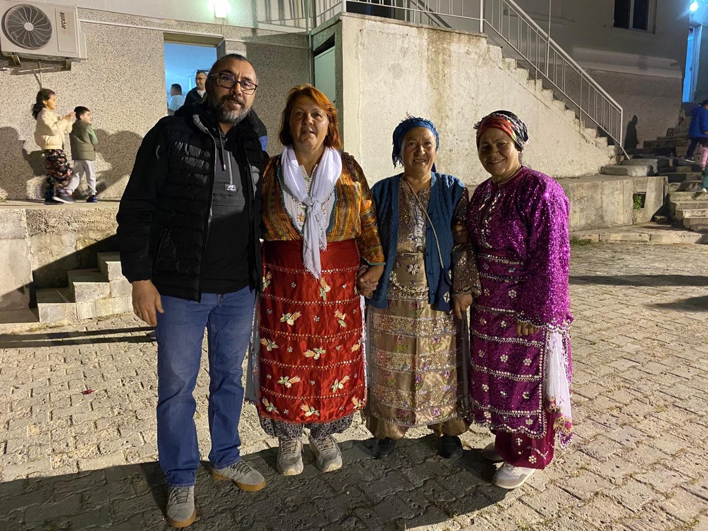 06 MAYIS 2026 ÇARŞAMBA GÜNÜ, BERGAMA YERLİTAHTACI KÖYÜNDEKİ HIDRELLEZ ETKİNLİĞİNE GENEL MERKEZ YÖNETİM KURULUNDAN HASAN İKİZ VE BERGAMA ŞUBEMİZ KATILIM SAĞLAMIŞTIR - Fotoğraf 2