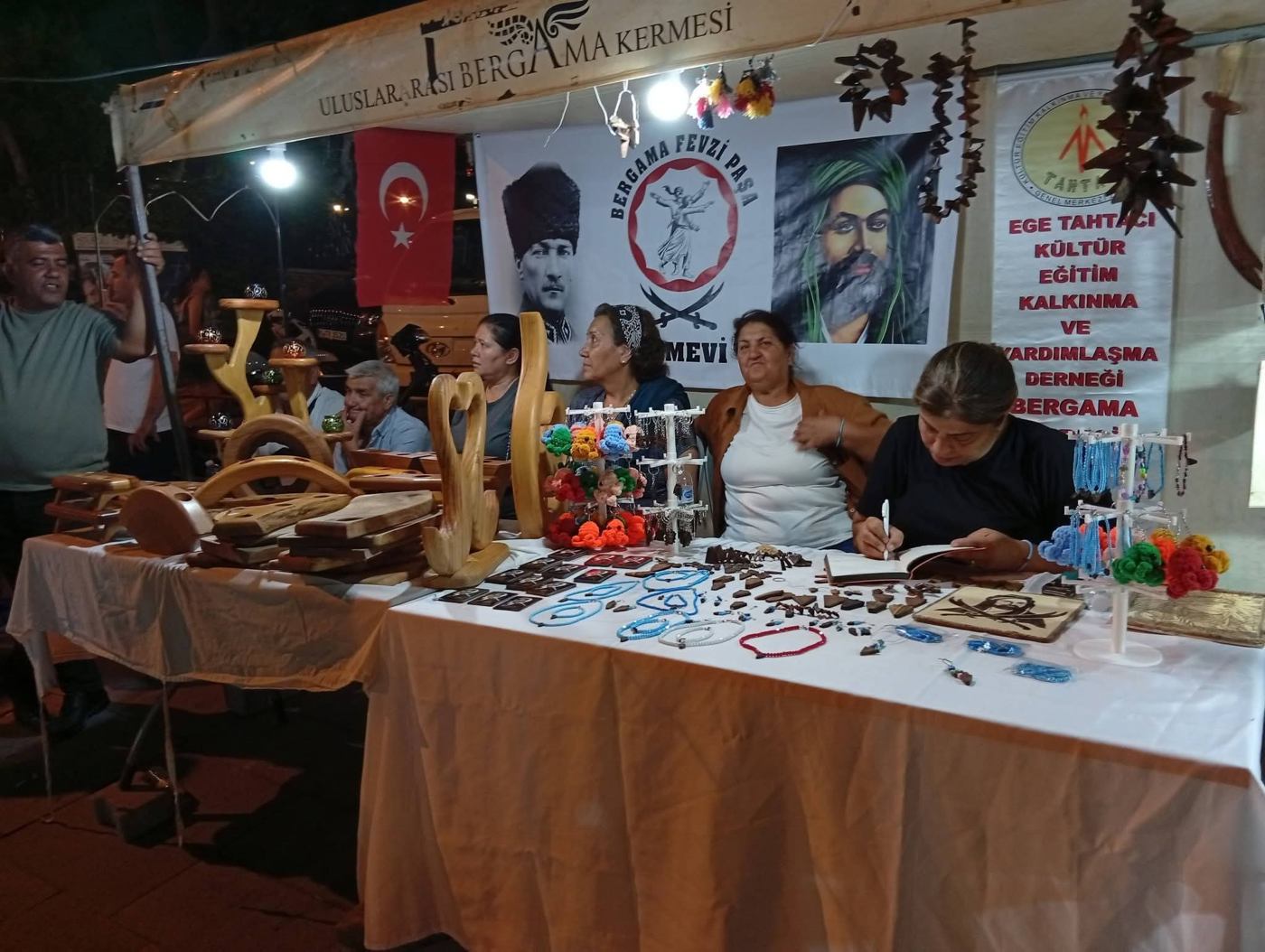 29 HAZİRAN-05 TEMMUZ 2026 TARİHLERİ ARASINDA, 90. ULUSLARARASI BERGAMA KERMESİNİN HER AŞAMASINDA BERGAMA ŞUBEMİZ, TAHTACI KÜLTÜRÜNÜN TANITILMASINA BÜYÜK KATKI SAĞLAMIŞTIR - Fotoğraf 2